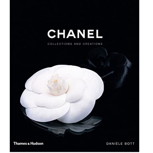 Chanel book - Picture 1 of 1